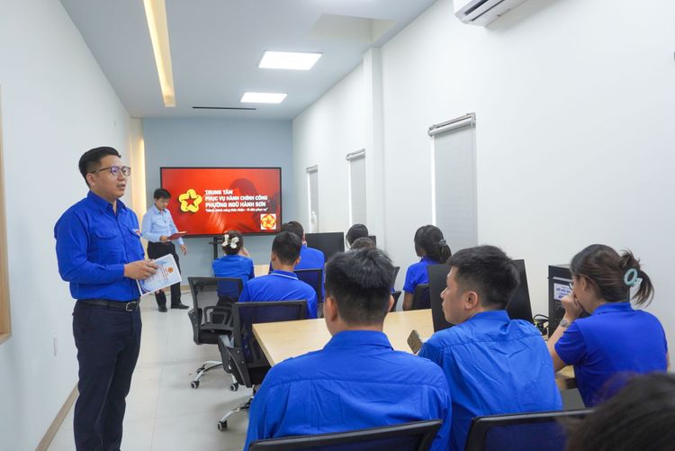 Hội nghị chuyển giao và tập huấn hướng dẫn công dân